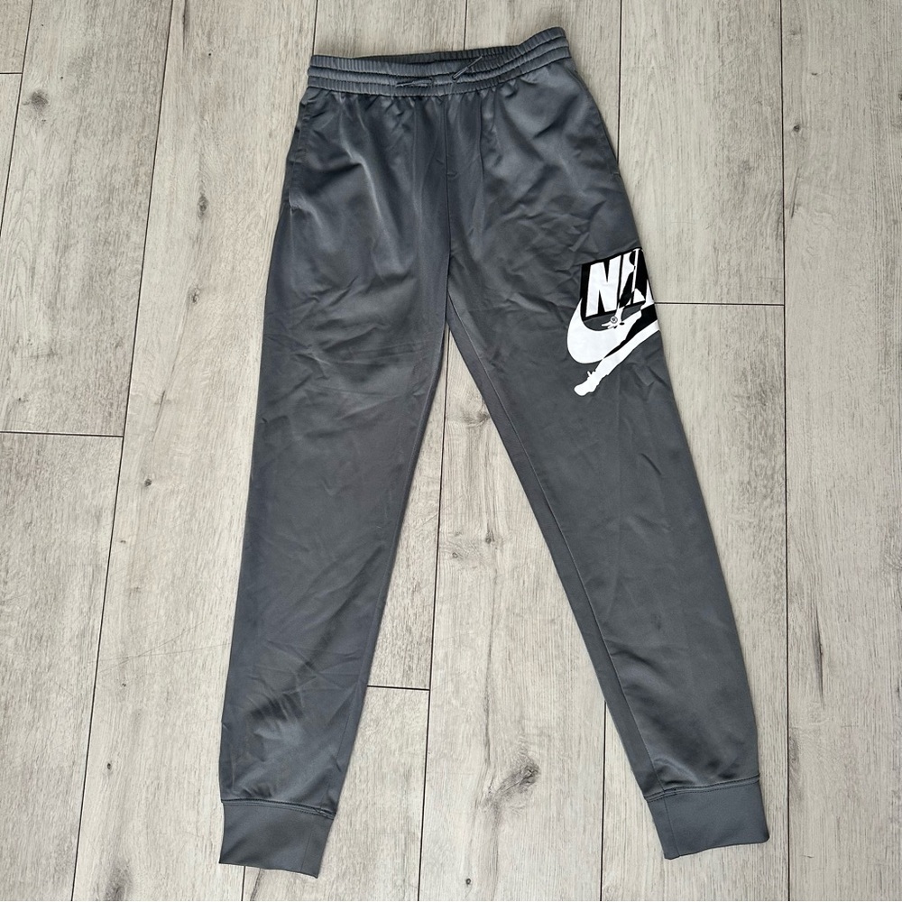 Nike Kids Grey Jogger Sweatpants Fall Winter Warm Comfy Streetwear Size Large
